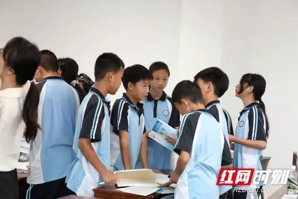 2024年荷塘区初中数学新教材培训在景炎中学举行如何判断一个女人喜不喜欢你？就看这四点插图1